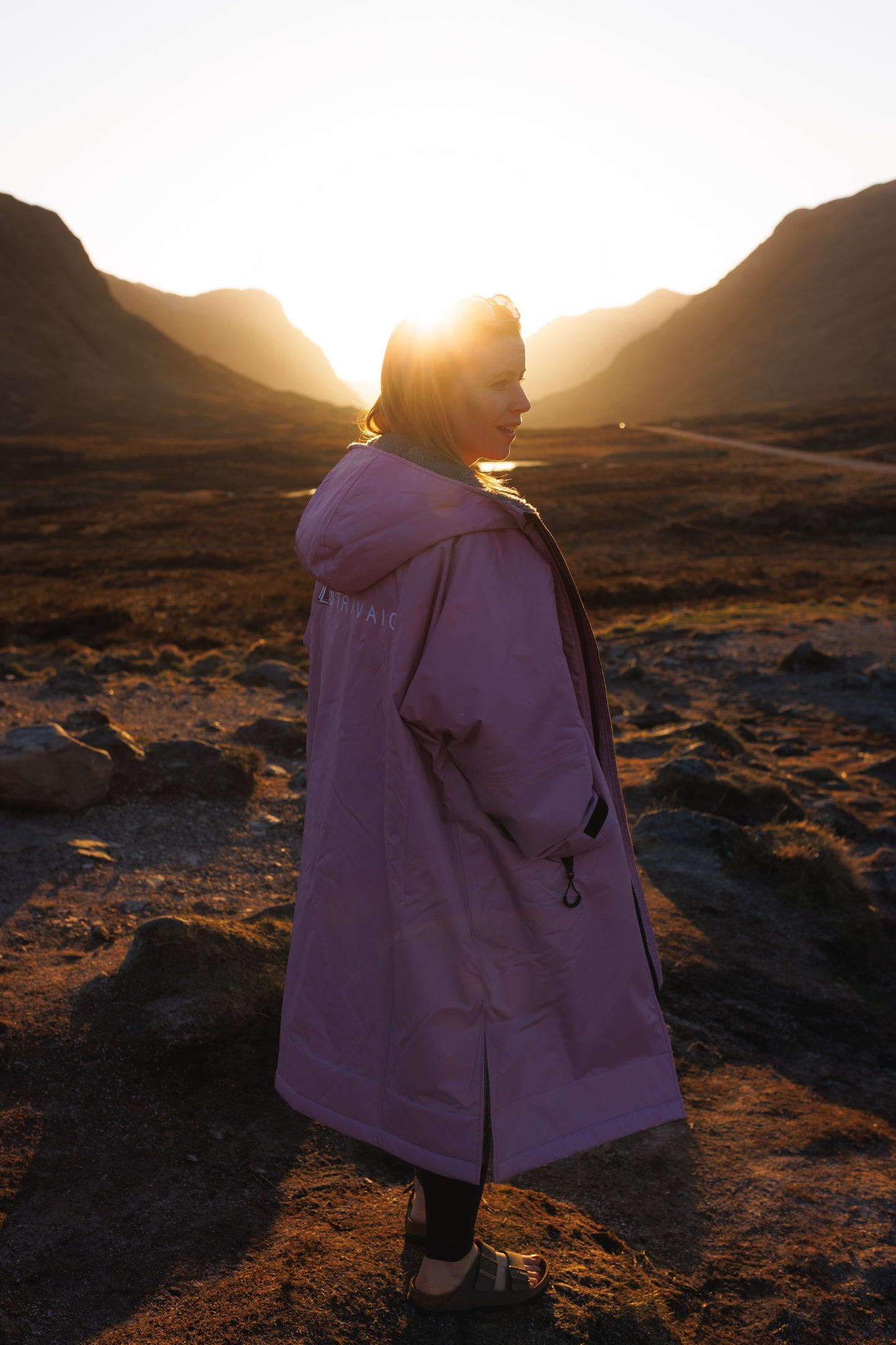 Adult Waterproof Changing Robe | Warm Sherpa Fleece-Lined Change Robe for Outdoor Adventures - LILAC