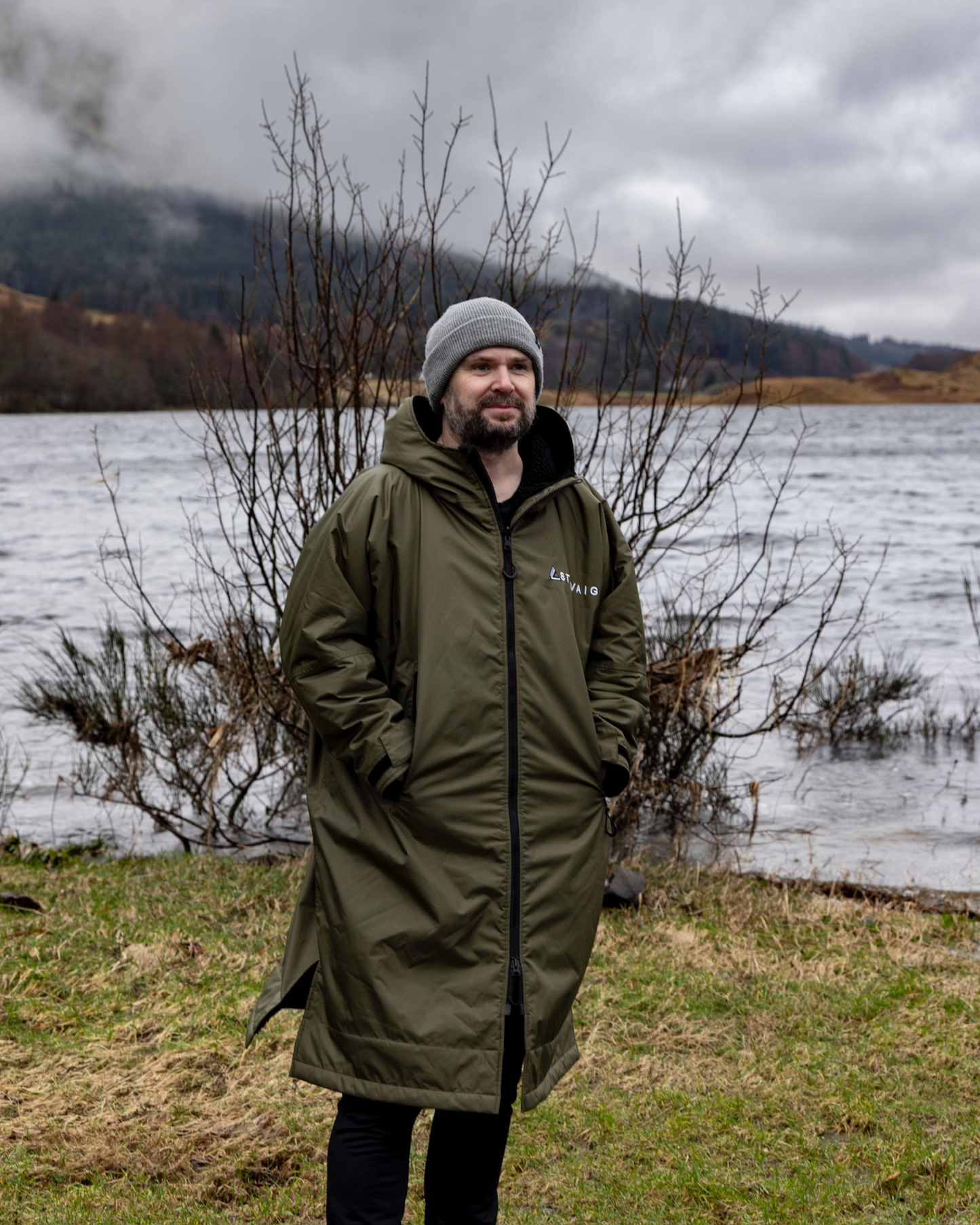 Adult Waterproof Changing Robe | Warm Sherpa Fleece-Lined Change Robe for Outdoor Adventures - KHAKI GREEN