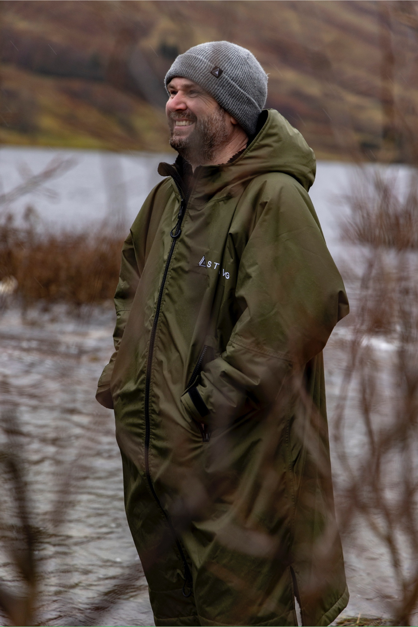 Adult Waterproof Changing Robe | Warm Sherpa Fleece-Lined Change Robe for Outdoor Adventures - KHAKI GREEN