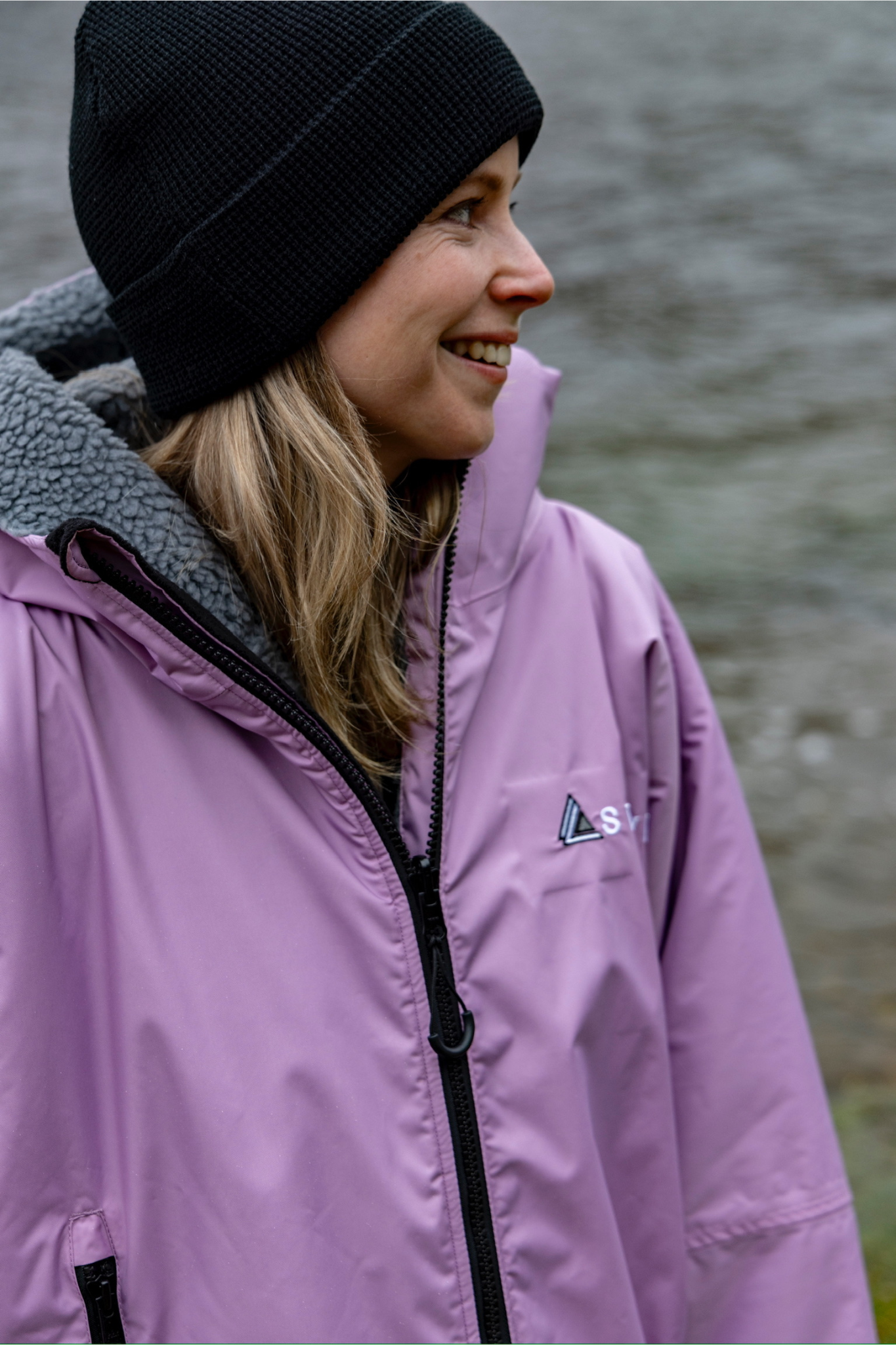 Adult Waterproof Changing Robe | Warm Sherpa Fleece-Lined Change Robe for Outdoor Adventures - LILAC