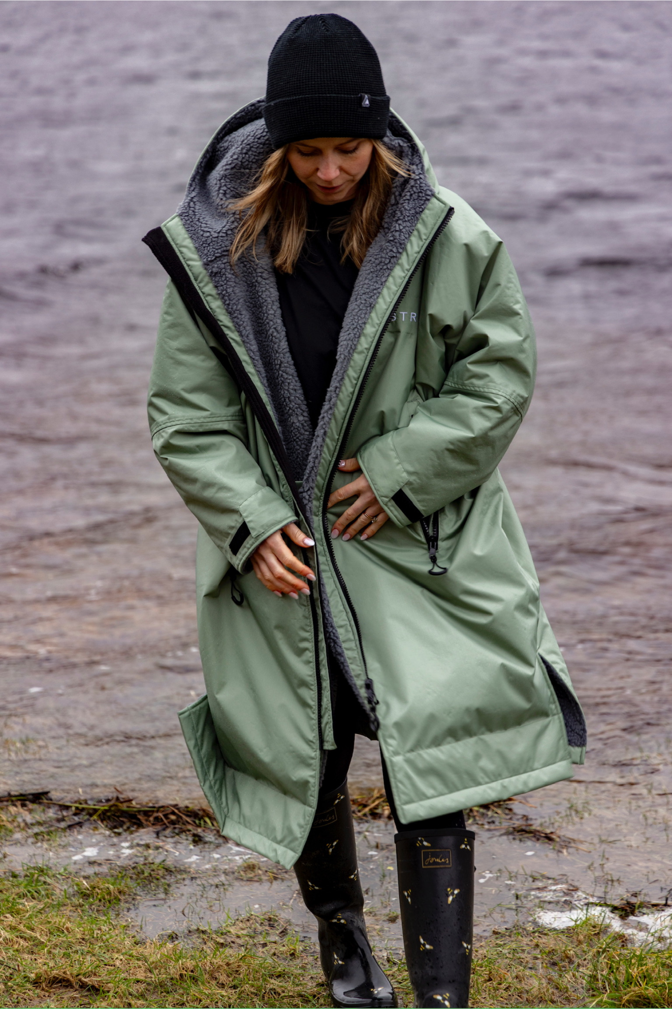 Adult Waterproof Changing Robe | Warm Sherpa Fleece-Lined Change Robe for Outdoor Adventures - SAGE GREEN