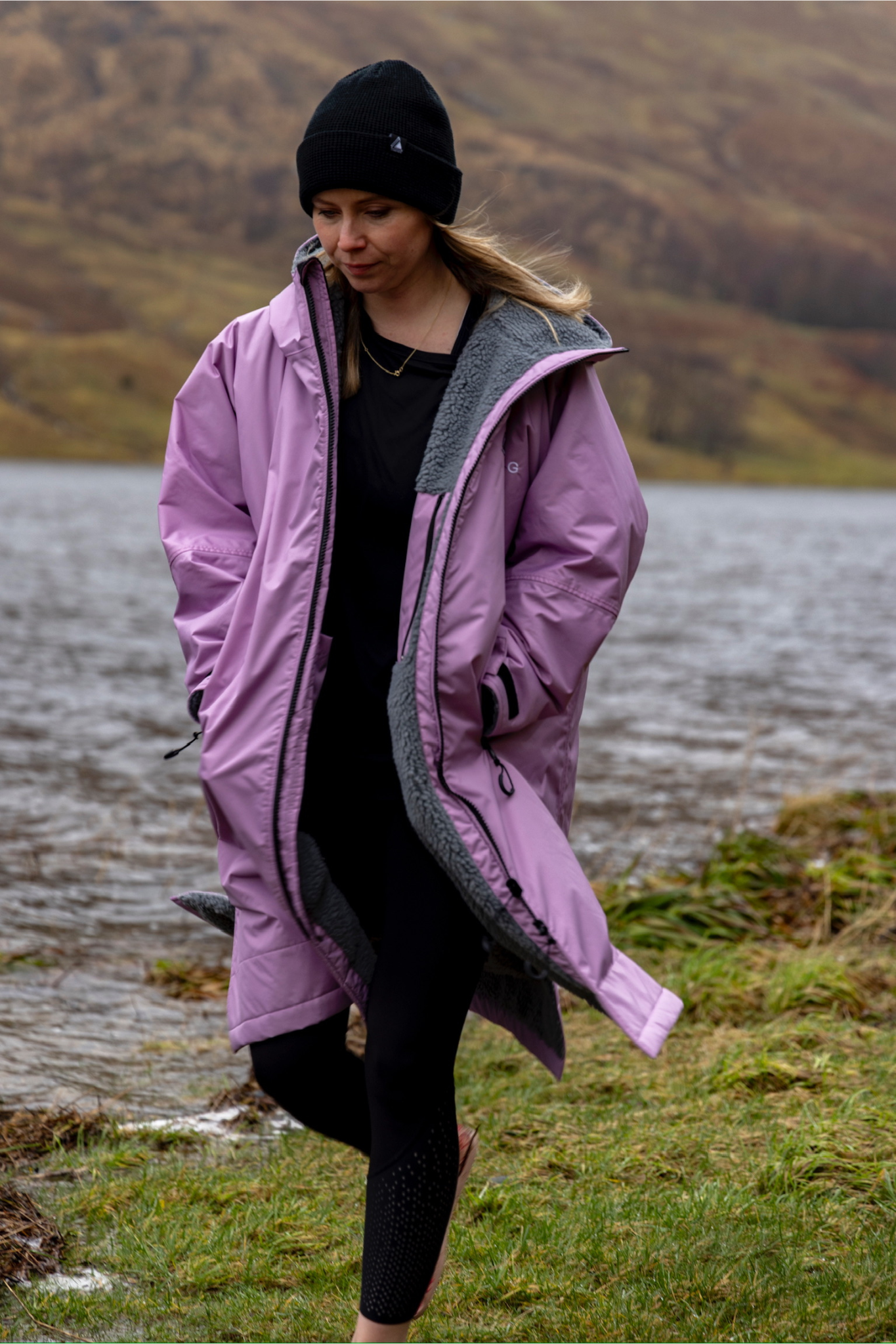 Adult Waterproof Changing Robe | Warm Sherpa Fleece-Lined Change Robe for Outdoor Adventures - LILAC