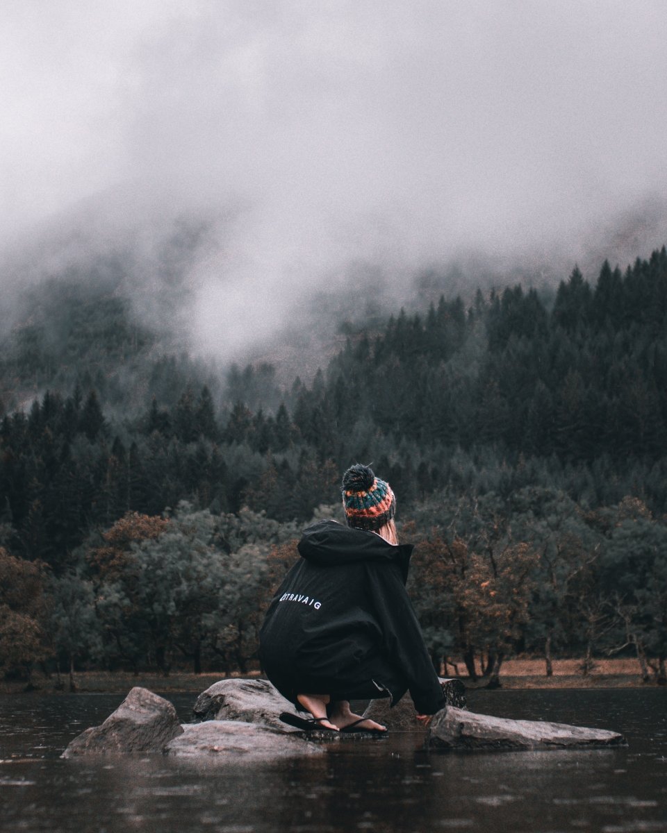 PREVIOUS GENERATION v2.0 - Adult Waterproof Changing Robe - Loch Black (BLACK) - Stravaig