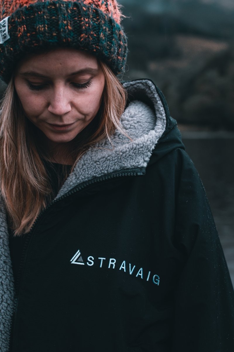PREVIOUS GENERATION v2.0 - Adult Waterproof Changing Robe - Loch Black (BLACK) - Stravaig