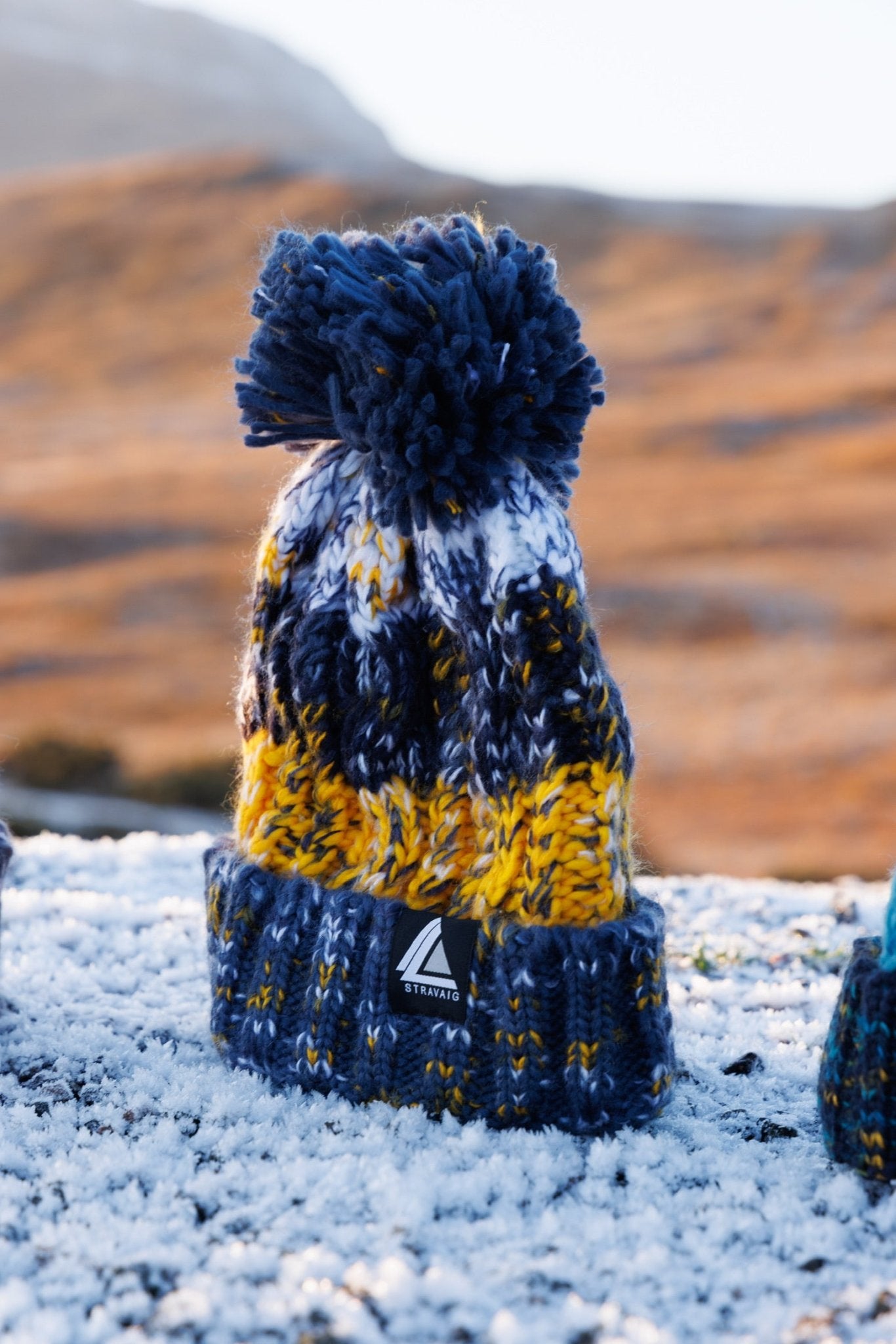 Stravaig Ben Bobble Hat - Ben Cleuch (Yellow/Blue/White) - 2