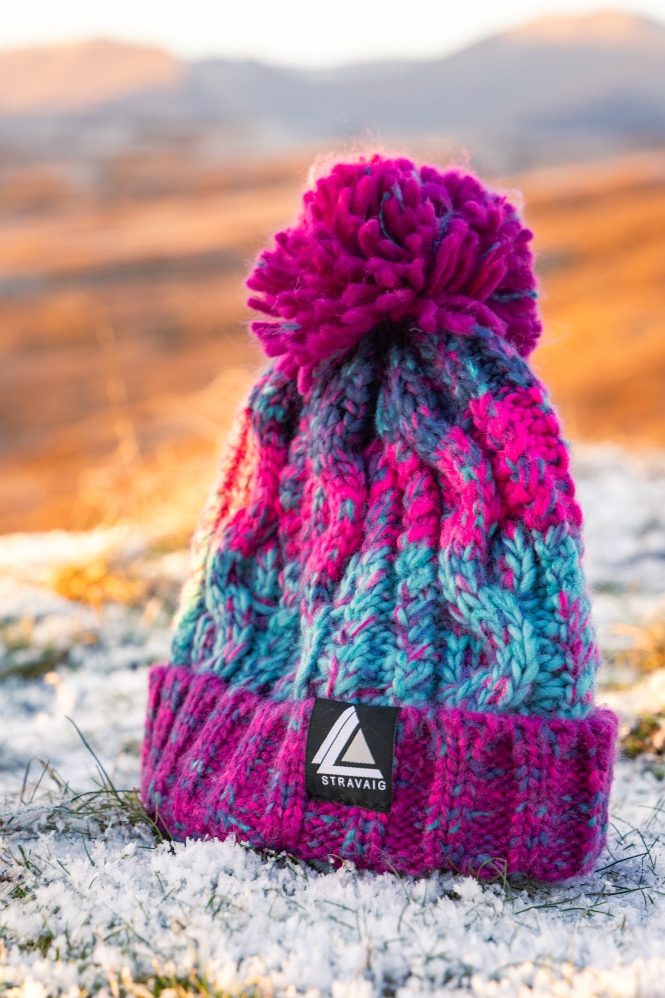 Stravaig Kids Ben Bobble Hat - Ben Aigas (Blue/Pink) - 2