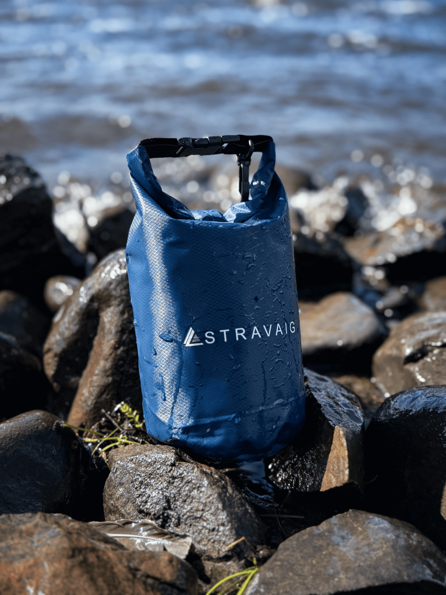Stravaig Waterproof 2L Dry Bag - Tràigh Blue (Navy) - 6