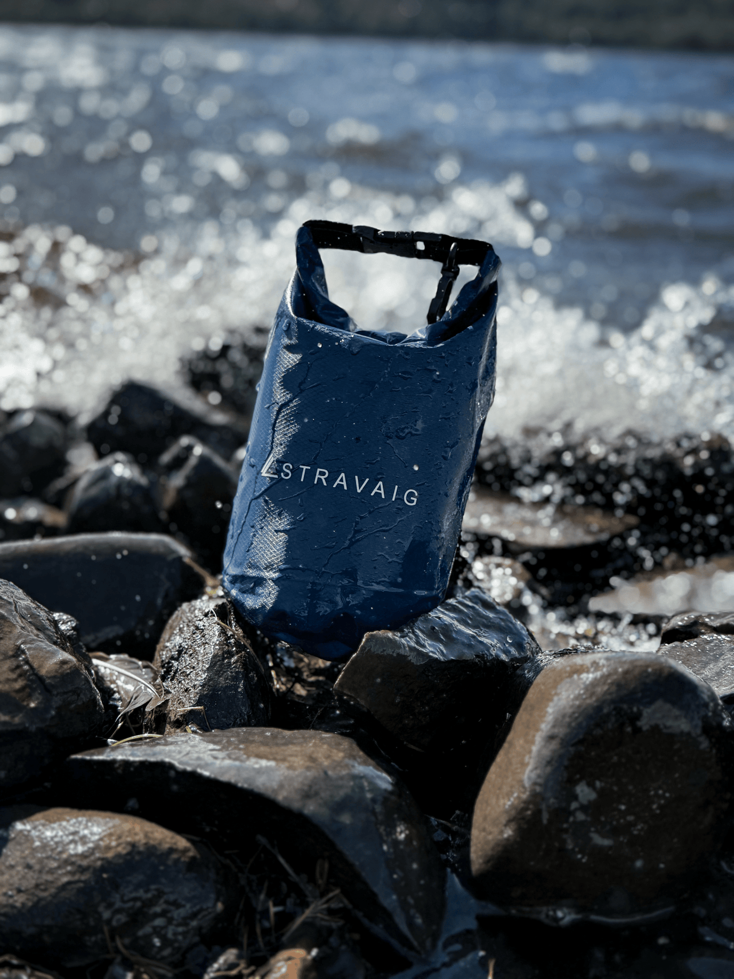 Stravaig Waterproof 2L Dry Bag - Tràigh Blue (Navy) - 3