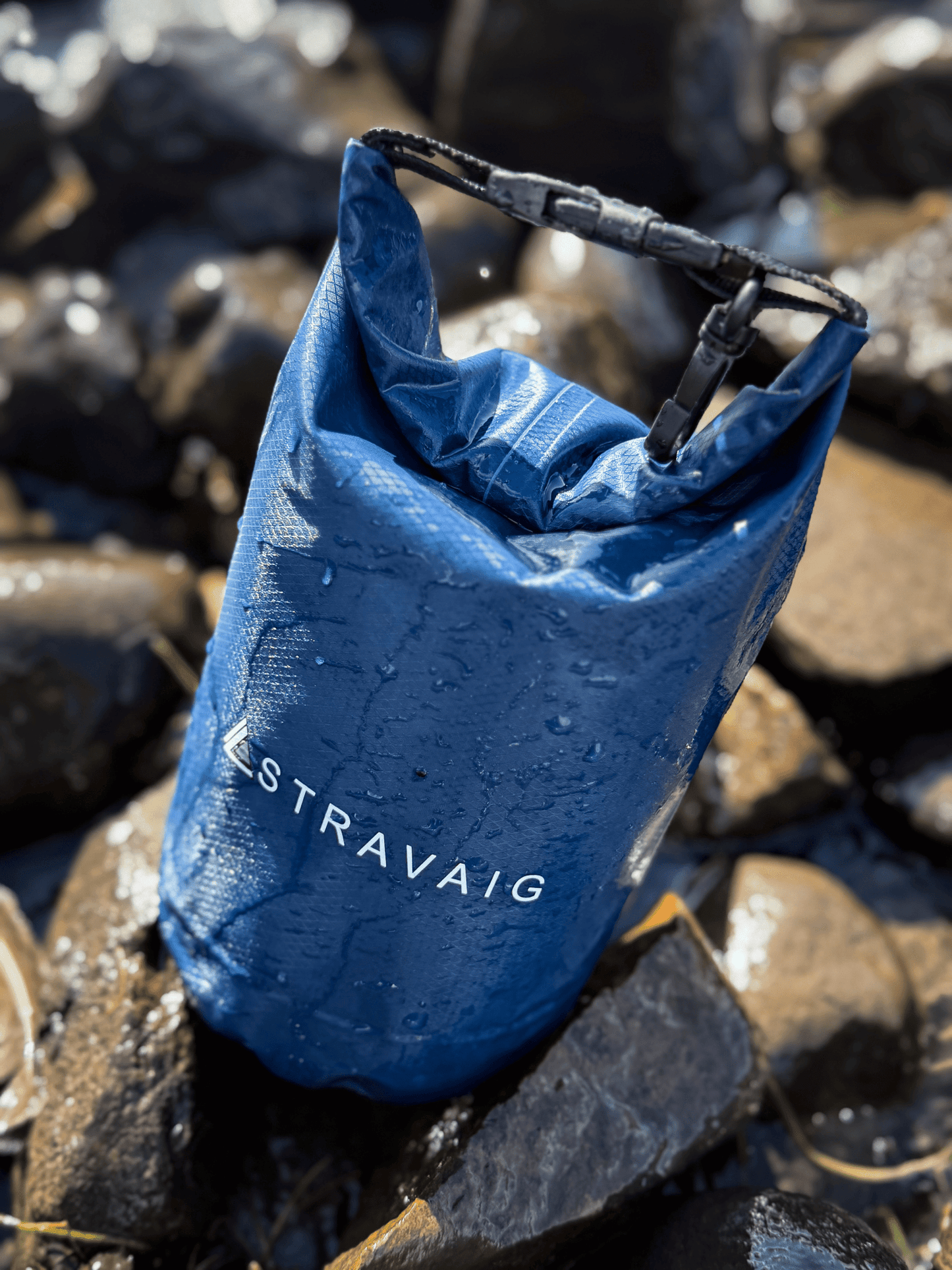 Stravaig Waterproof 2L Dry Bag - Tràigh Blue (Navy) - 5